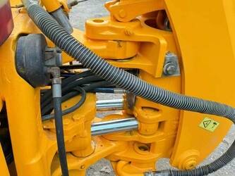 2023-jcb-3cx-1400017-44662808