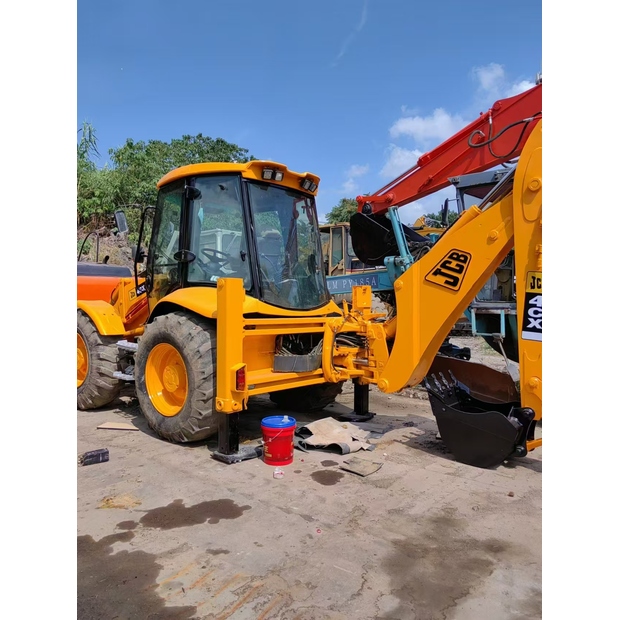 2023 JCB 4CX-44662851