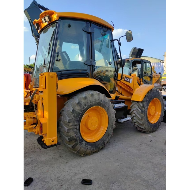 2023 JCB 4CX-44662852