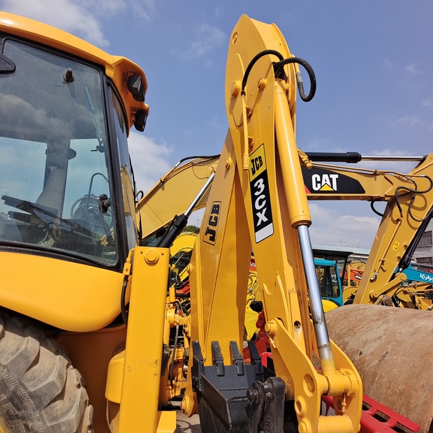 2022 JCB 3CX-44662890
