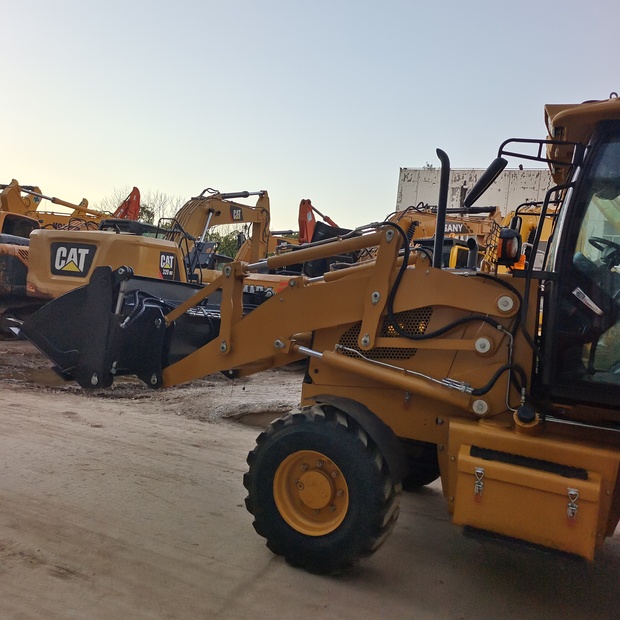 2024 Caterpillar 430F-44662917