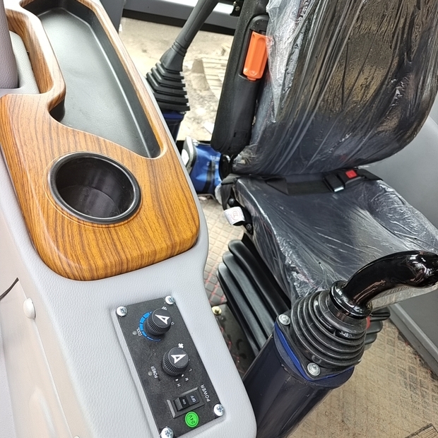 2024 Caterpillar 430F-44662926