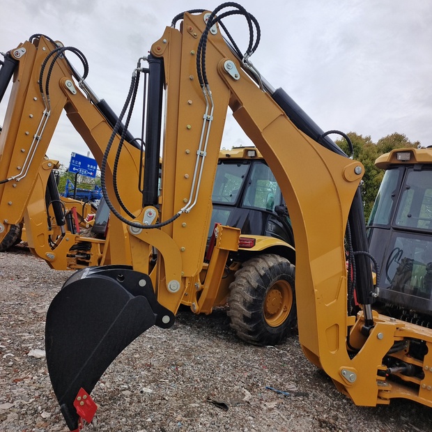 2024 Caterpillar 428F-44662932