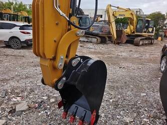 2024-caterpillar-428f-1400023-44662942