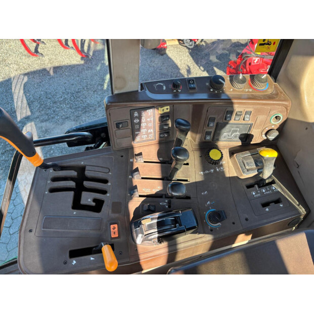 2002 جون دير 6820-44663875