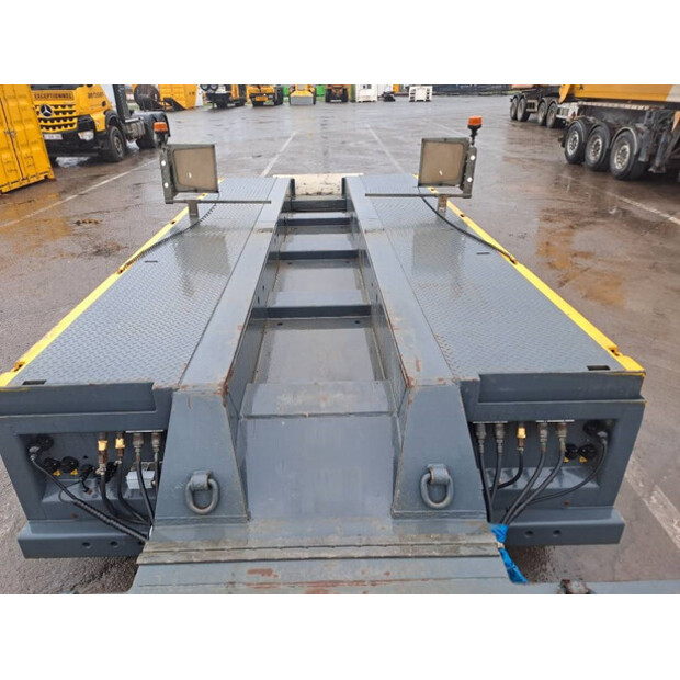 2016 Mercedes-Benz 4158LS-44664015