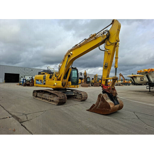 2021 Komatsu HB215LC-3-44664376