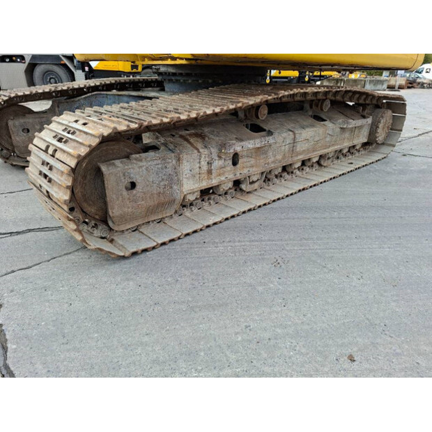 2021 Komatsu HB215LC-3-44664383