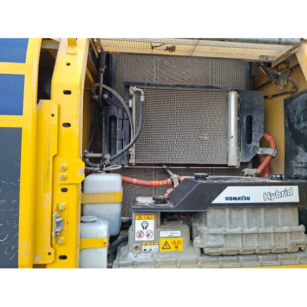 2021 Komatsu HB215LC-3-44664387