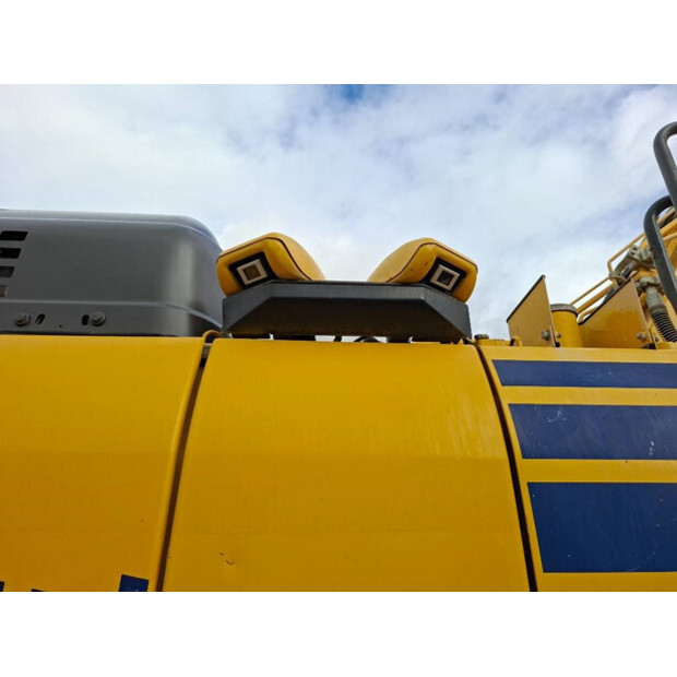 2021 Komatsu HB215LC-3-44664388