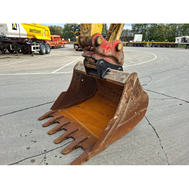 2021 Komatsu HB215LC-3-44664393