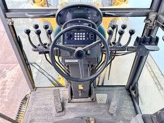 2011-volvo-g970-1400087-44664403