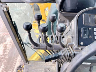 2011-volvo-g970-1400087-44664404