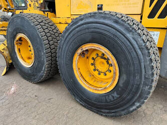 2011-volvo-g970-1400087-44664415