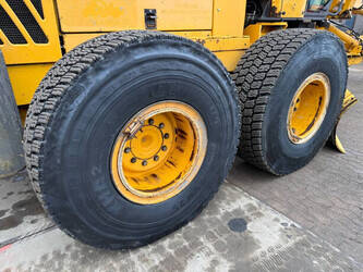 2011-volvo-g970-1400087-44664416