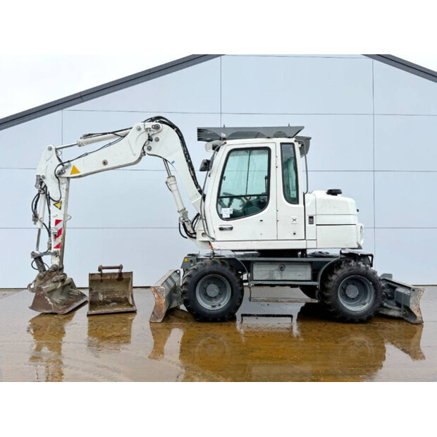 2011 ليبهير A309-44664613