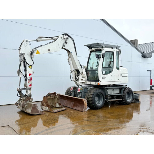 2011 ليبهير A309-44664615