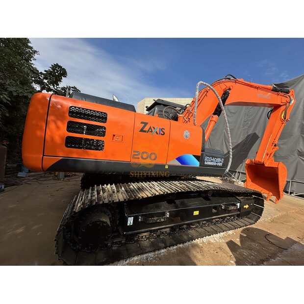 2024 Hitachi ZX200-44680757