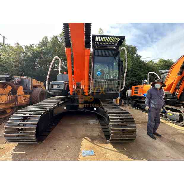 2024 Hitachi ZX200-44680758