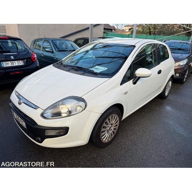 2011 فيات Punto-44681489