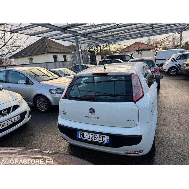 2011 فيات Punto-44681491