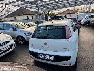 2011-fiat-punto-1400263-44681491