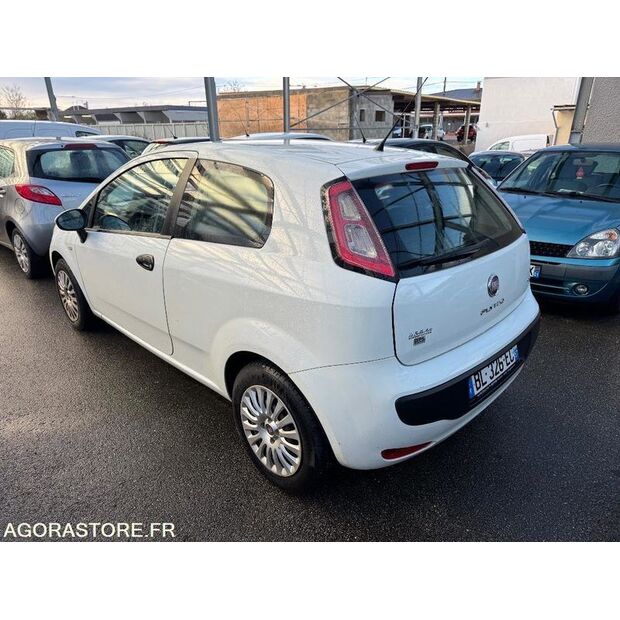 2011 فيات Punto-44681492