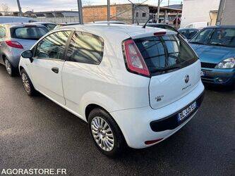 2011-fiat-punto-1400263-44681492