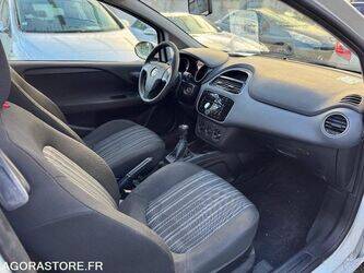 2011-fiat-punto-1400263-44681493