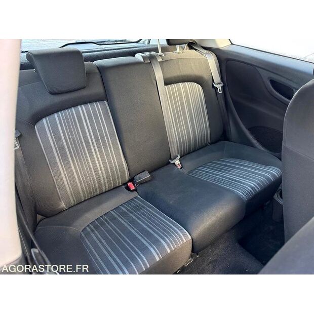 2011 فيات Punto-44681494