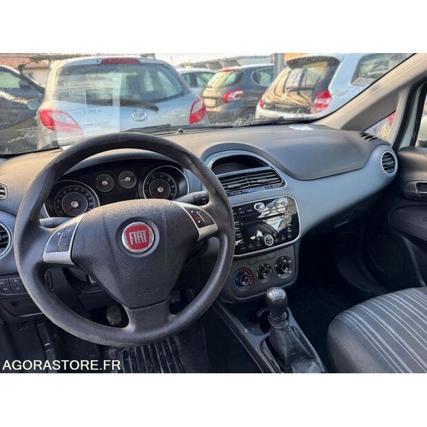 2011 فيات Punto-44681495