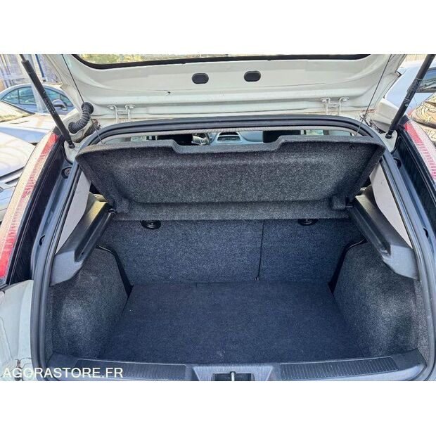 2011 فيات Punto-44681496