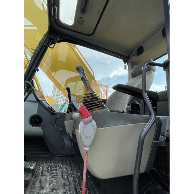 2022 كوماتسو PC220-8-44683290