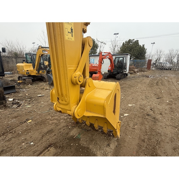 2024 Komatsu PC220-8-44683402