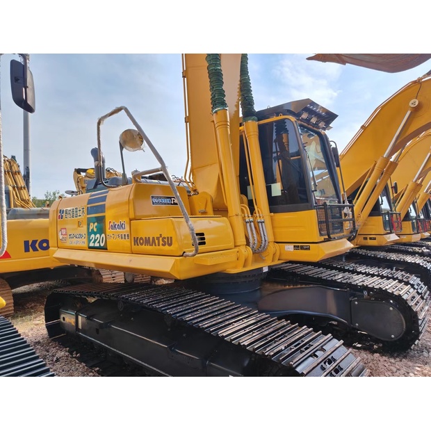 2022 Komatsu PC220-8N1-44683410