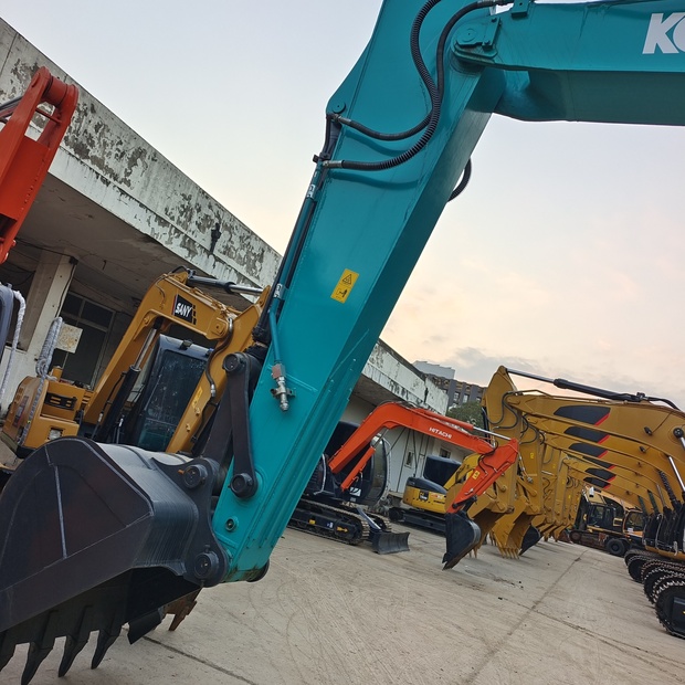 2023 كوبيلكو SK200-8-44683692