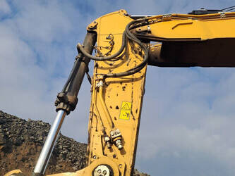 2024-caterpillar-395-44684219