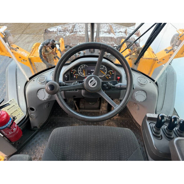 2018 فولفو L120H-44684370