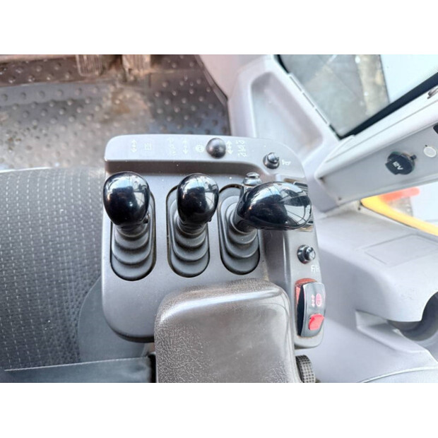 2018 فولفو L120H-44684374