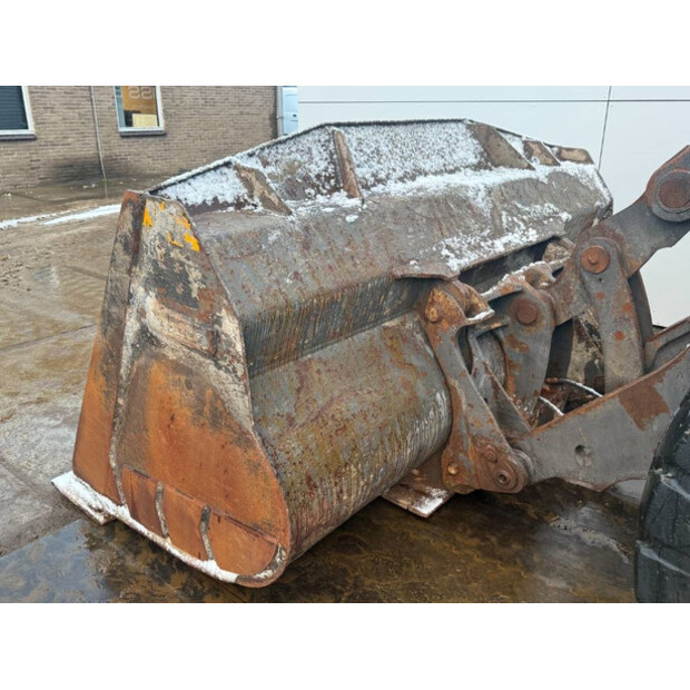 2018 فولفو L120H-44684388