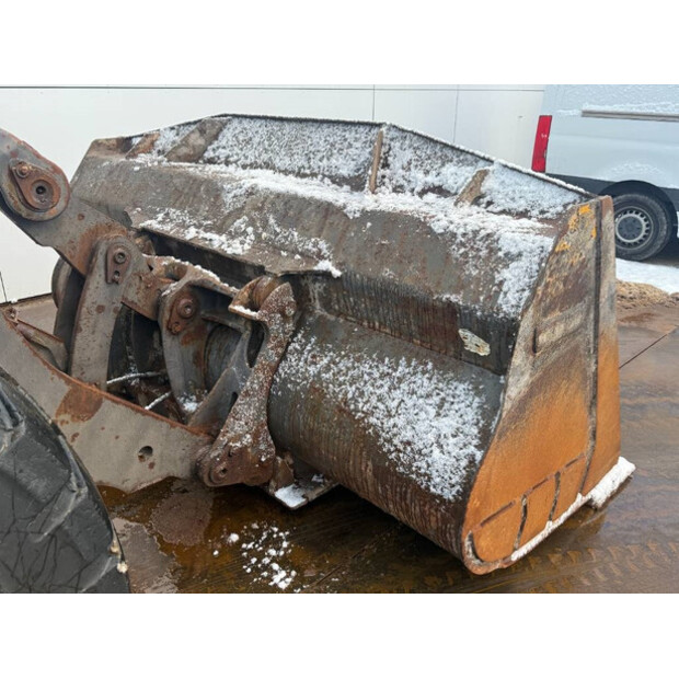 2018 فولفو L120H-44684389