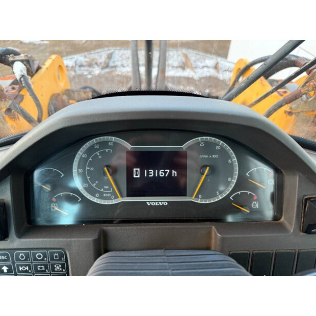 2018 فولفو L120H-44684400