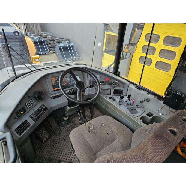 2005 Volvo A25D-44685295