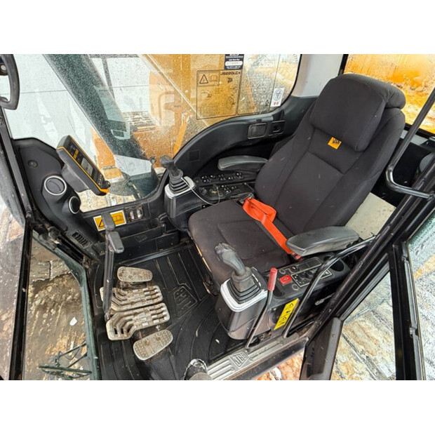2017 JCB JS220LC-44686090