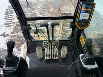 2017-jcb-js220lc-1400429-44686092