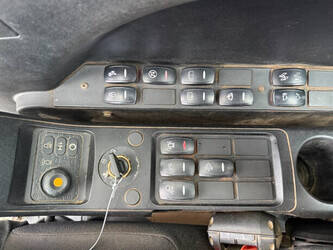 2017-jcb-js220lc-1400429-44686096