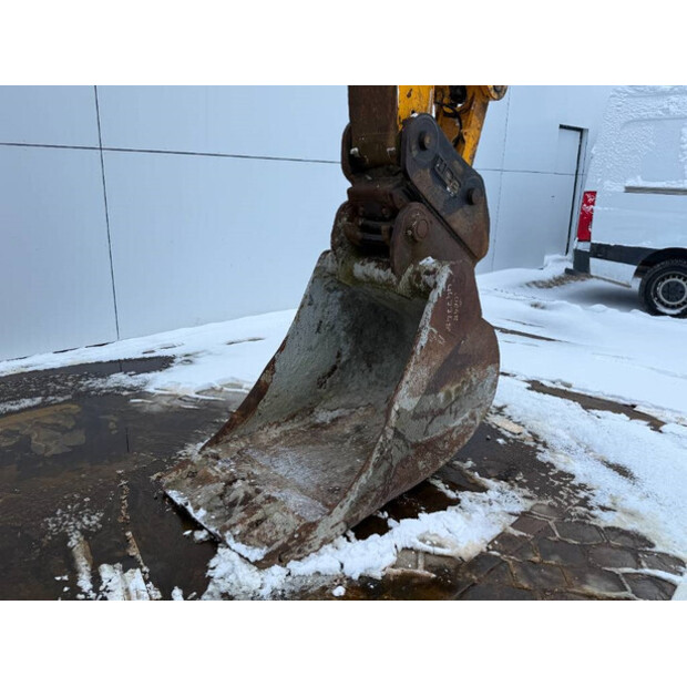 2017 JCB JS220LC-44686101