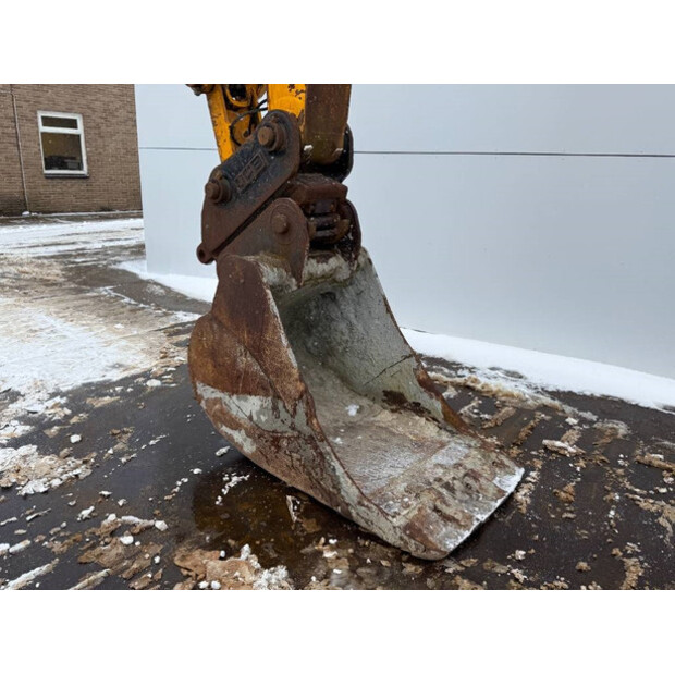 2017 JCB JS220LC-44686102