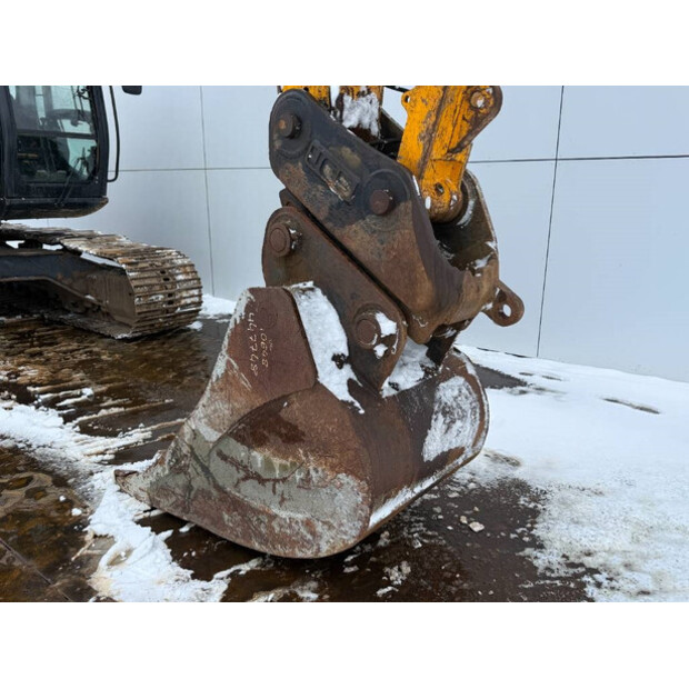 2017 JCB JS220LC-44686104