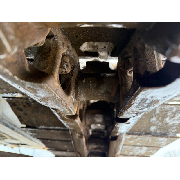 2017 JCB JS220LC-44686110